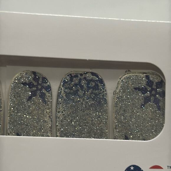 Color Street Other - NWT Color Street "Ice Ice Maybe" Glitter Snowflakes Nail Strips